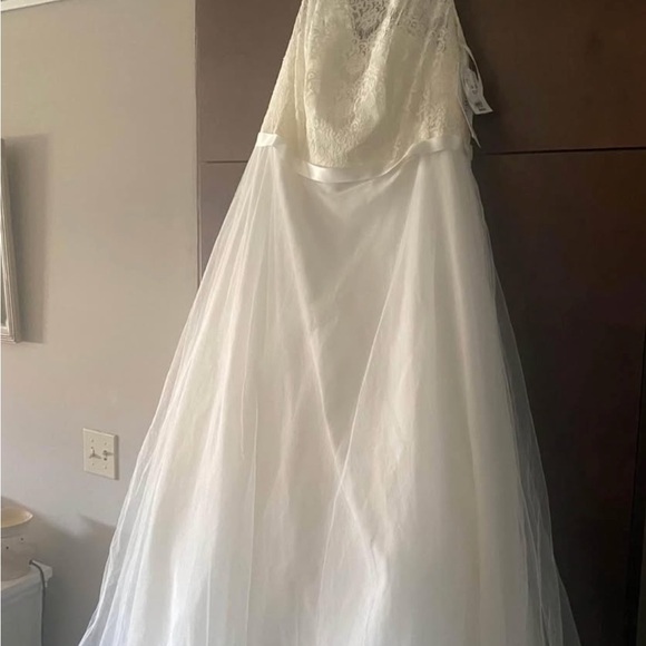 NWT Plus Size Wedding Dress 🤍 - Picture 4 of 4